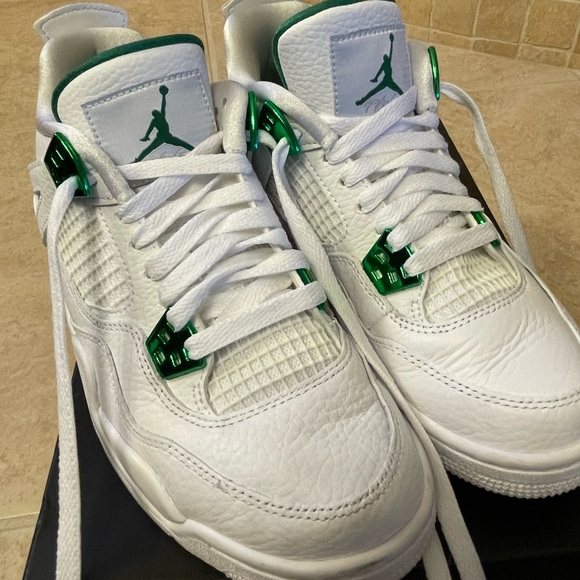 2020 Air Jordan 4 Retro GS in Green Metallic - 5.5Y - Picture 2 of 14